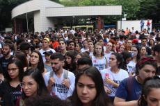 Ato em defesa da educao- Concentrao no Campus Sade UFMG